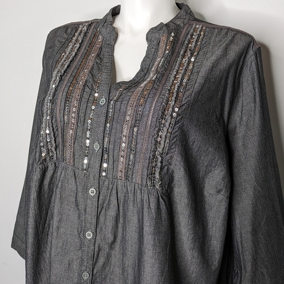✨3/$15  NWT Essentials grey sequin accent button down long sleeve top 4X - Picture 2 of 8
